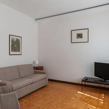 Guesthost - Bright Balcony Appiano Rom