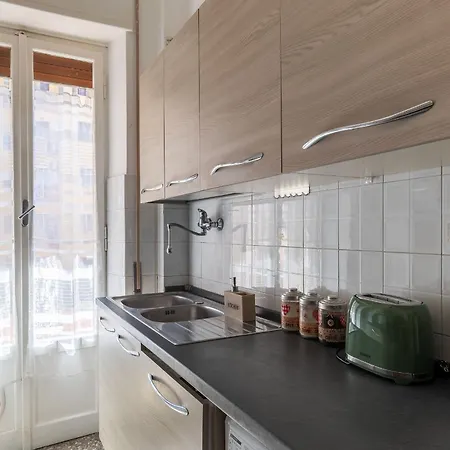 Guesthost - Bright Balcony Appiano Apartment *
