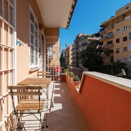 Guesthost - Bright Balcony Appiano Appartement *