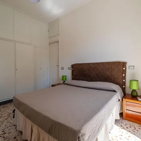 Guesthost - Bright Balcony Appiano *