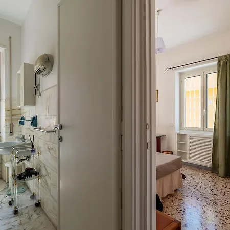 Apartment Guesthost - Bright Balcony Appiano Rom
