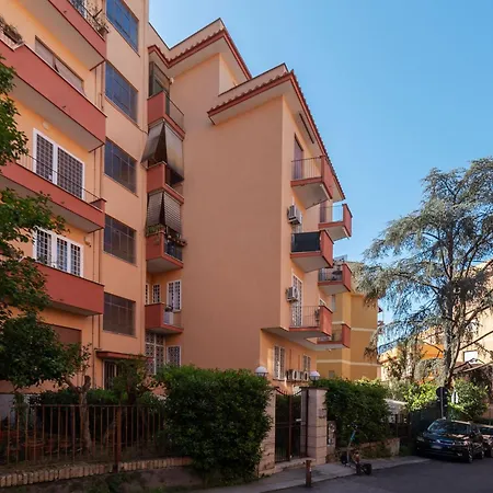 Apartment Guesthost - Bright Balcony Appiano